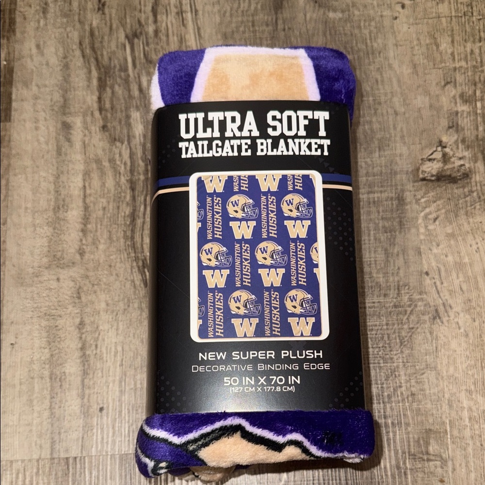 Ultra Soft Tailgate Blanket - Purple and Cream